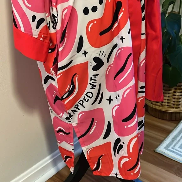 Nuno Jason Naylor Wrapped with Love Luscious Lips Kimono Robe Satin - Picture 6 of 10